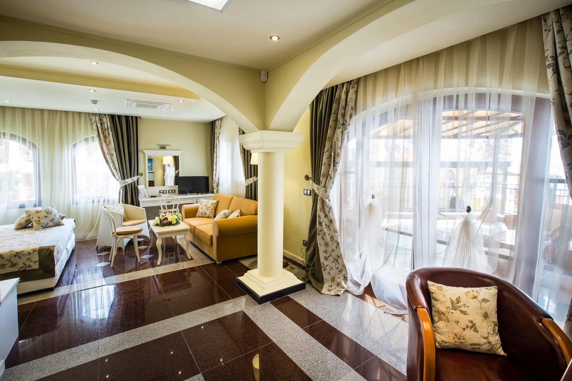 Helena Vip Villas And Suites Pantai Sunny Luaran gambar