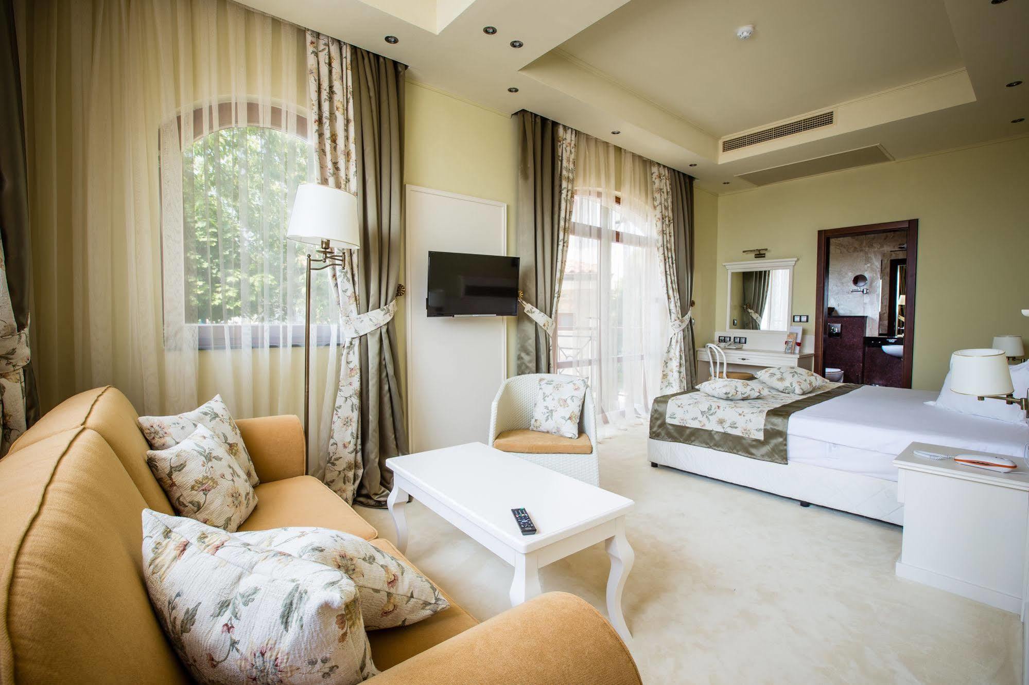 Helena Vip Villas And Suites Pantai Sunny Luaran gambar